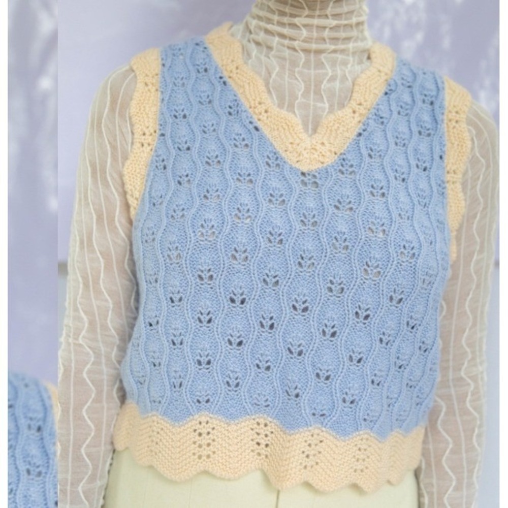 Find Me Now Knit‎ Cropped Vest Top Light Blue & Beige Sleeveless Small
